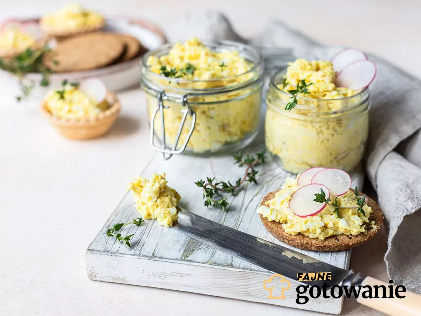 Pasta jajeczna w słoiczkach