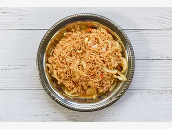 Ilustracja przepisu na: sałatka z zupek chińskich i kurczakiem