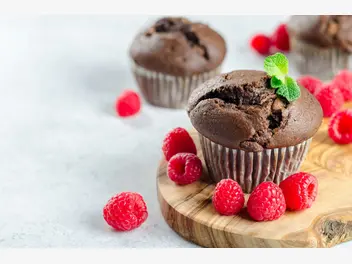 Ilustracja przepisu na: muffinki czekoladowe z malinami