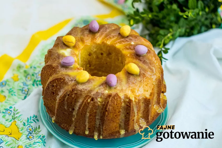 wielkanocna babka cytrynowa Cytrynowa babka z jajeczkami czekoladowymi