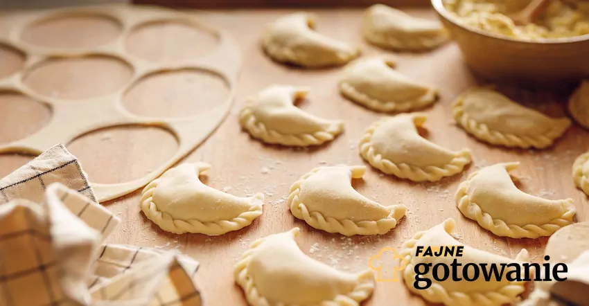 Ciasto na pierogi z masłem Ciasto na pierogi z masłem