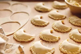 Ilustracja przepisu na: ciasto na pierogi z masłem