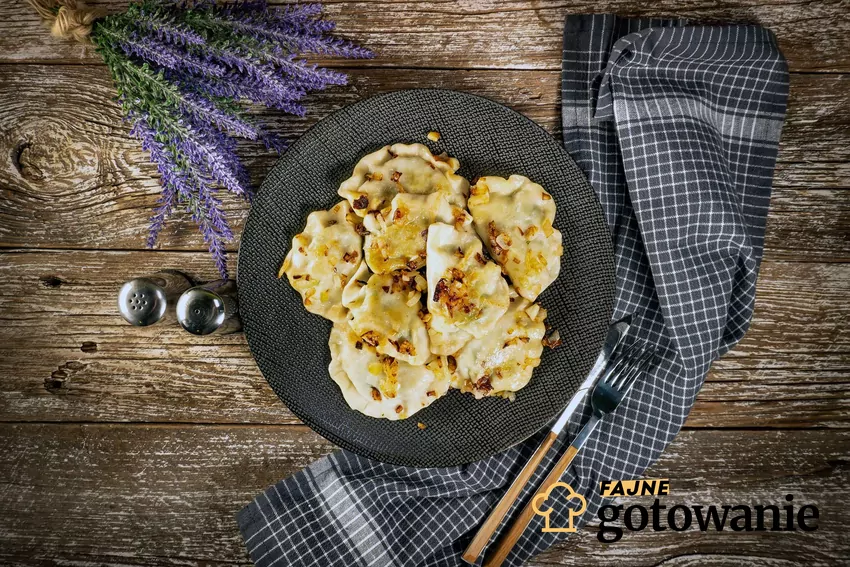 Pierogi z kaszanką i cebulą