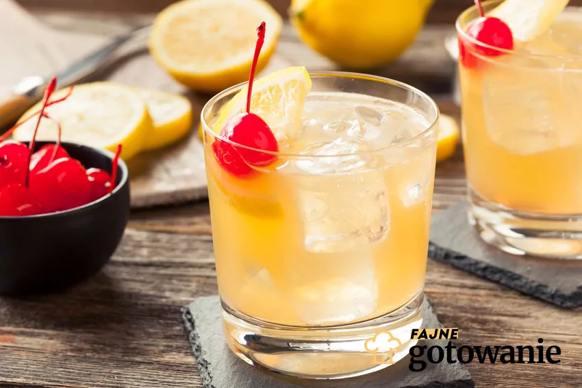 Ozdobna szklanka z whiskey sour