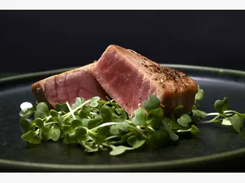 Ilustracja przepisu na: polędwica z tuńczyka