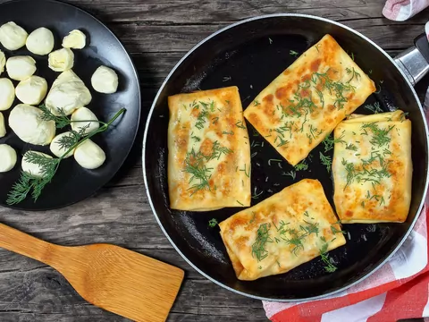 Przepis: Naleśniki ze szpinakiem i mozzarellą