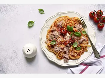 Ilustracja przepisu na: spaghetti z tuńczykiem