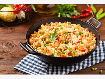 Ilustracja przepisu na: ryż z warzywami po chińsku