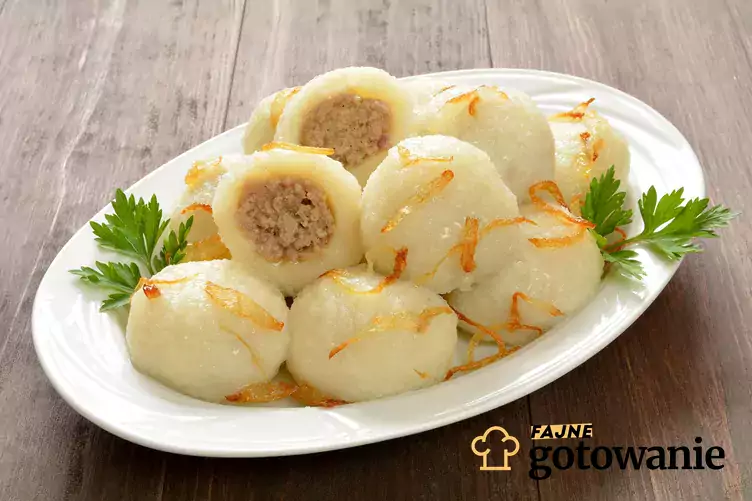 Tradycyjne polskie pyzy z mięsem