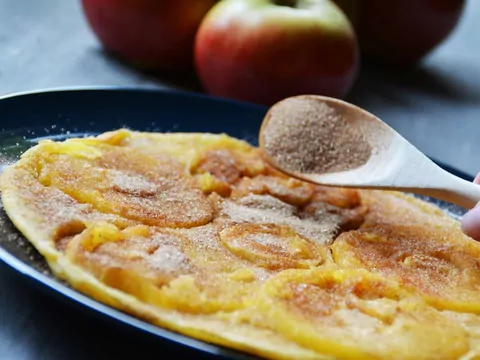 Przepis: Omlet szarlotka