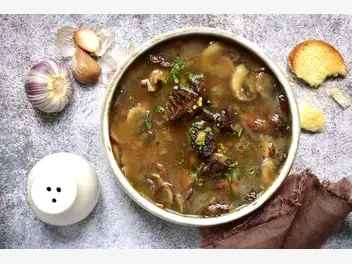 Ilustracja przepisu na: zupa grzybowa z maślaków