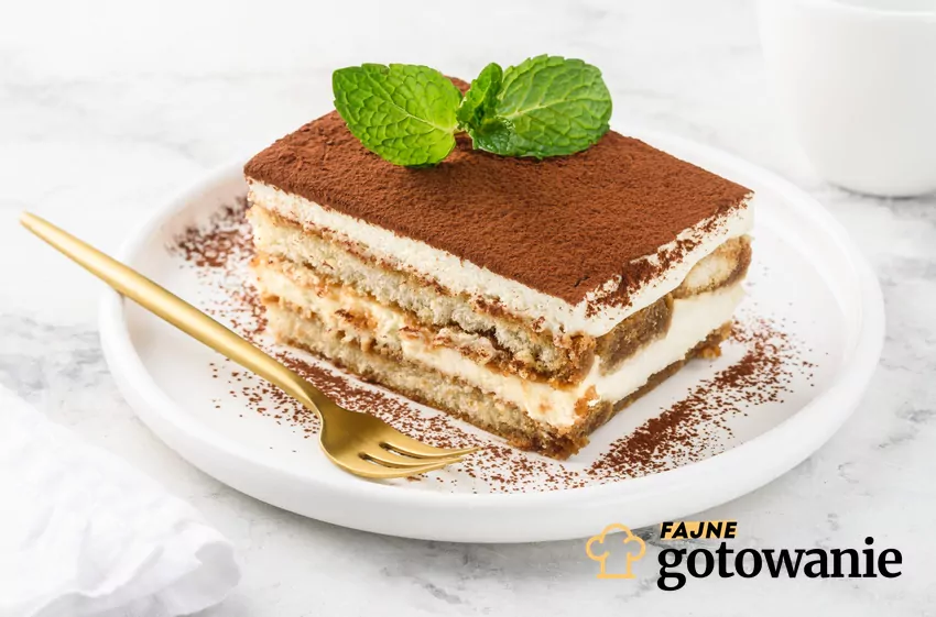 Bezjajeczne tiramisu w szklanym naczyniu