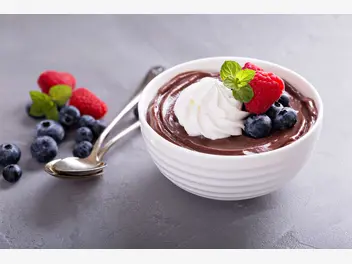 Ilustracja przepisu na: czekoladowo-orzechowy pudding z kaszy jaglanej z owocami