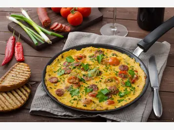Ilustracja przepisu na: omlet z parówką