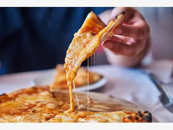 Ilustracja przepisu na: pizza z oscypkiem