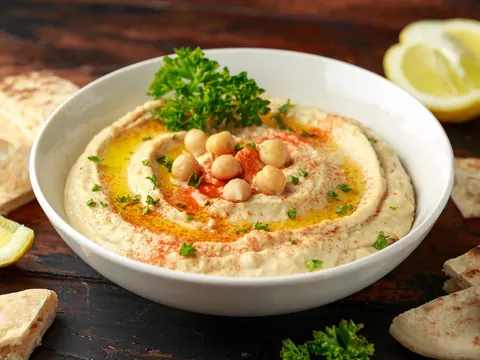 Przepis: hummus z oliwkami