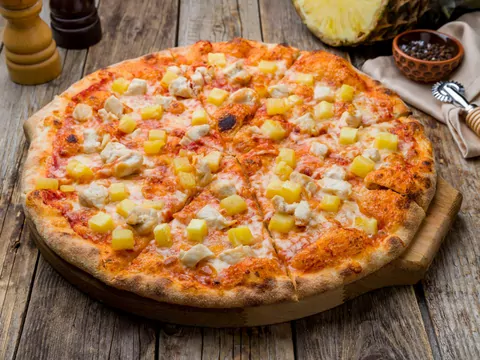 Przepis: pizza z ananasem