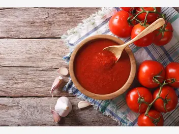 Ilustracja przepisu na: sos do pizzy z przecieru pomidorowego