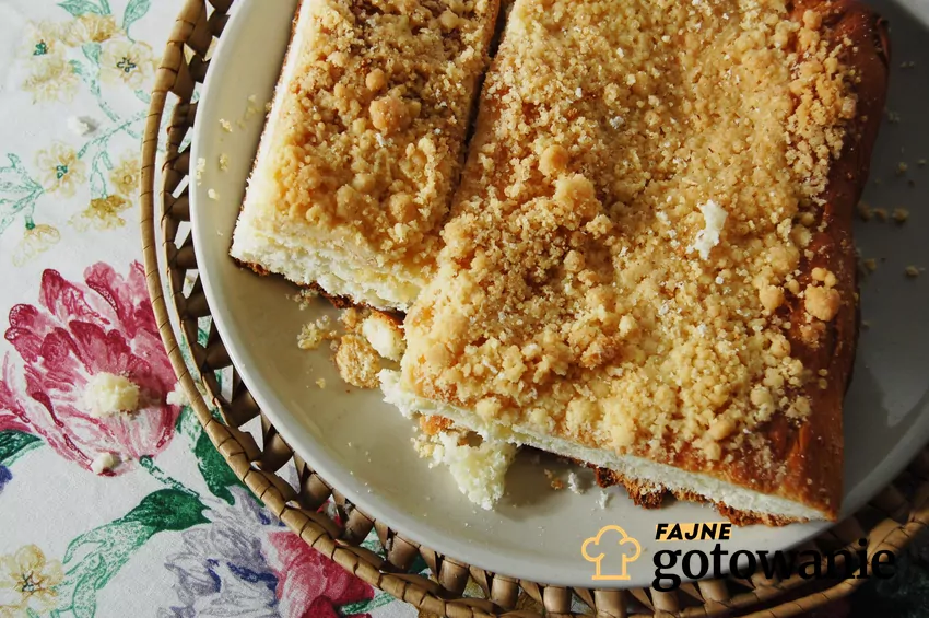 Ciasto z mąki orkiszowej Świeżo upieczone ciasto orkiszowe