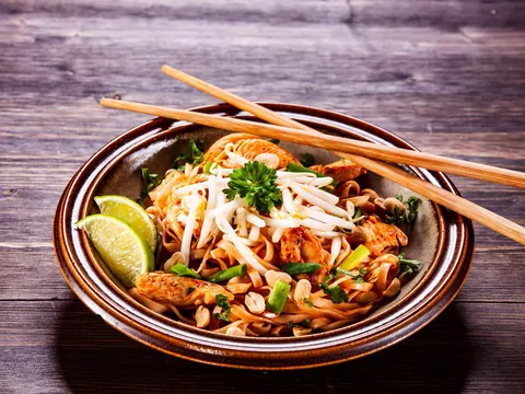 Przepis: pad thai z kurczakiem