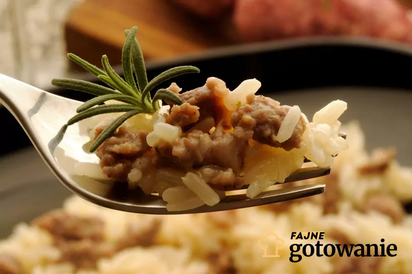 Risotto na widelcu z mięsem