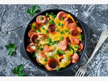 Ilustracja przepisu na: omlet z kiełbasą