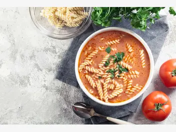 Ilustracja przepisu na: zupa pomidorowa na kościach