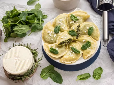 Przepis: pierogi ze szpinakiem i serem feta