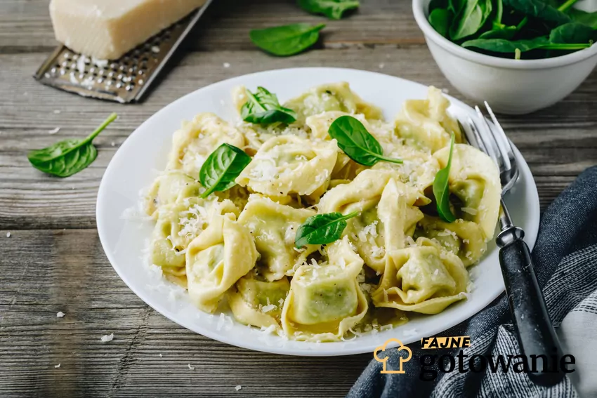 Tortellini szpinakowa sałatka