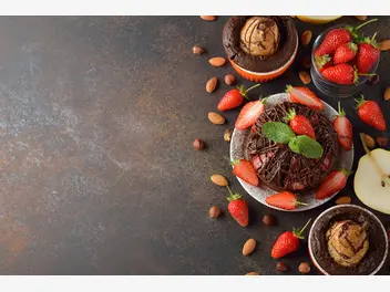 Ilustracja przepisu na: tort czekoladowo truskawkowy