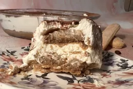 Ilustracja przepisu na: tiramisu z mascarpone i śmietaną