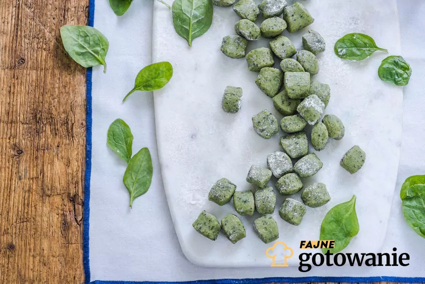 Domowe kopytka ze szpinakiem