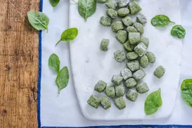 Ilustracja przepisu na: kopytka ze szpinakiem