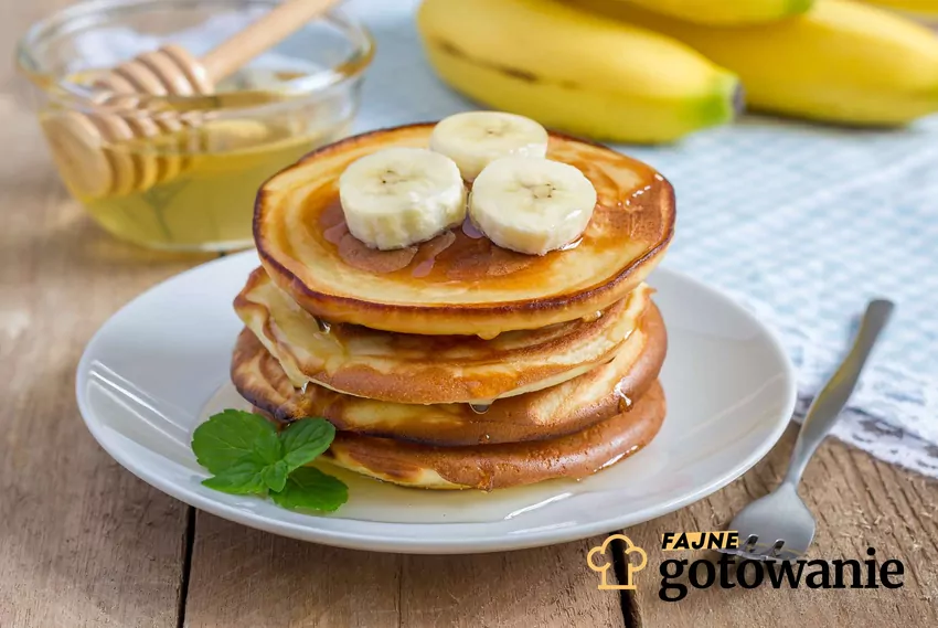 Banana pancakes with fruits