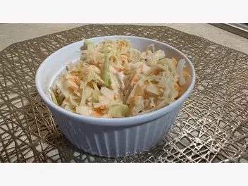 Ilustracja przepisu na: surówka z białej kapusty coleslaw