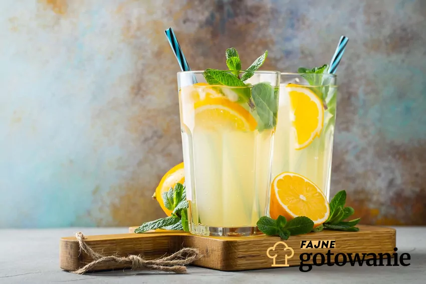 Orzeźwiająca lemoniada w szklankach