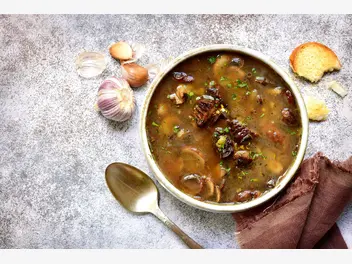 Ilustracja przepisu na: zupa grzybowa ze świeżych grzybów z ziemniakami