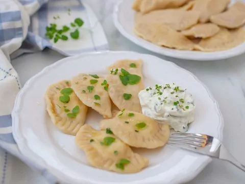 Przepis: Pierogi ruskie z miętą