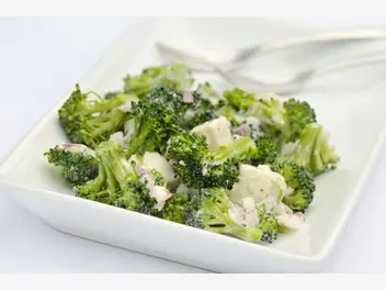 Ilustracja przepisu na: salatka z brokułami i feta