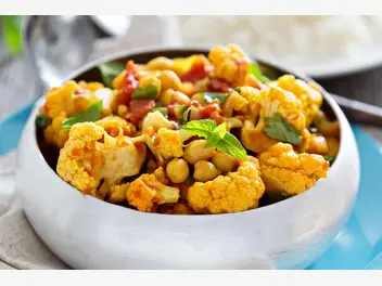 Ilustracja przepisu na: warzywne curry z młodym kalafiorem