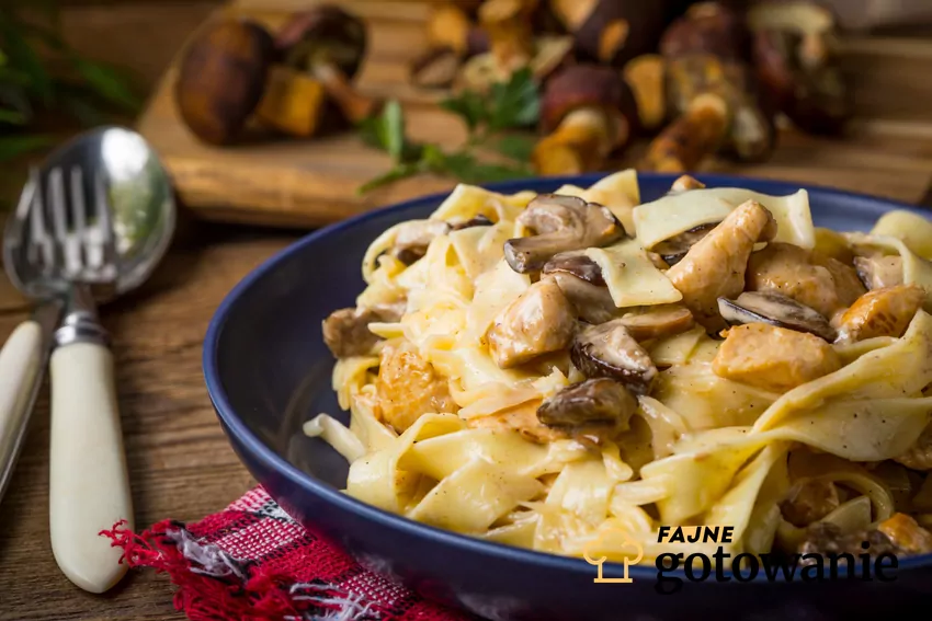 Makaron tagliatelle z kurczakiem