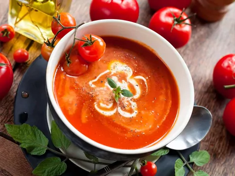 Przepis: zupa ze świeżych pomidorów