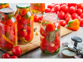 Ilustracja przepisu na: pomidory marynowane