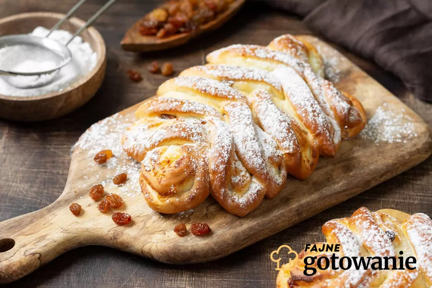 ciasto drożdżowe z serem Drożdżowe ciasto z serem i rodzynkami