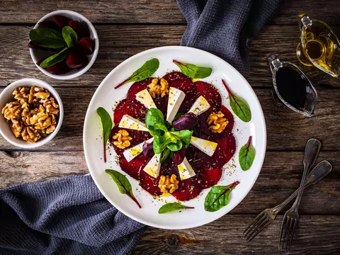 Przepis: carpaccio z buraka gotowanego