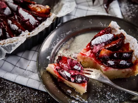Przepis: tarta rustykalna ze śliwkami
