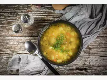 Ilustracja przepisu na: zupa ogórkowa z ziemniakami