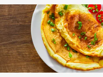 Ilustracja przepisu na: omlet z boczkiem i serem