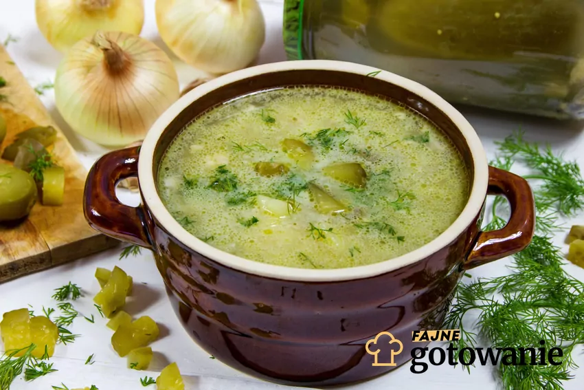Aromatyczna zupa ogórkowa 