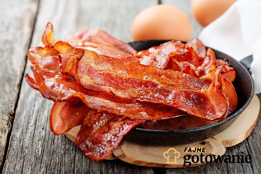 Crispy bacon on frying pan